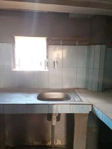 trano ahofa ankadifotsy 1chambre+cuisine dc s ...