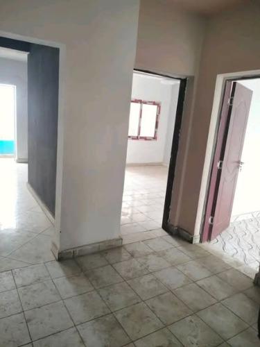 67h vatobe 
1er etage amoron dalana lalan ny ...