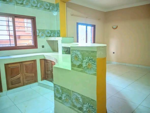 Appartement disponible à Anosizato Ouest 
10 ...