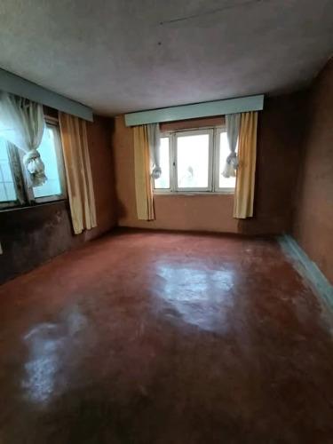 Trano ahofa AMBOHIPO akaikiny 3 chemin
2 cha ...