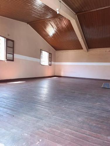 TRANO AHOFA AMBOLOKANDRINA
- 1 grande salle  ...