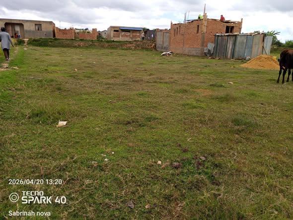 tany 500m² 
taratasy kadasitra d misoratra o ...