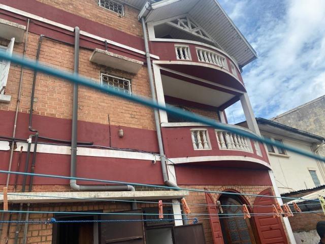 URGENT – MAISON À VENDRE À ANKADIVATO 
Bord  ...