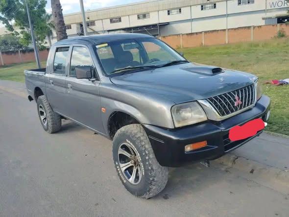 4x4 MITSUBISHI STRADA L200   

 Moteur dies ...