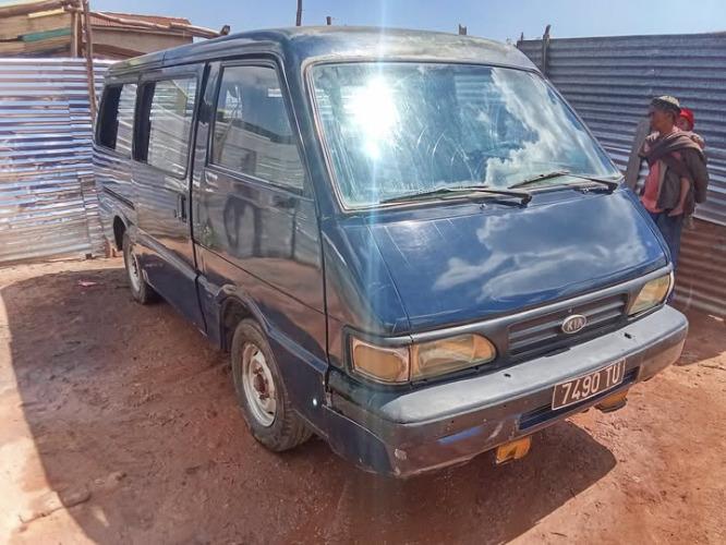 kia besta minibus 15places mot impec injecteu ...