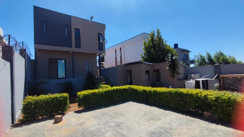  VILLA A VENDRE
 AMBATOBE (Ambohibe)
 (10 m ...