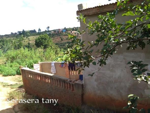 Trano Amidy manodidina Anjomakely ivato 
Efi ...