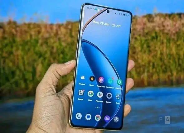 Realme 12 pro plus 5G
_Ram 12Gb 
_Interne 1 ...