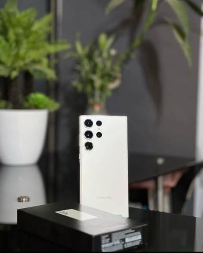  Smartphone haut de gamme en parfait état
 1 ...