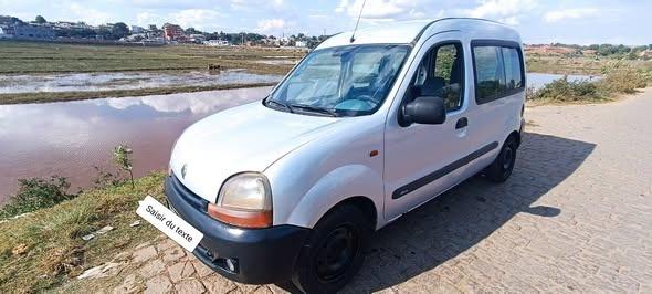 Kangoo ph1 essence
État origine intérieur et ...