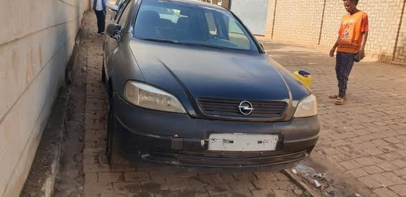 Opel astra G
-Moteur diesel
-Interieur d'or ...