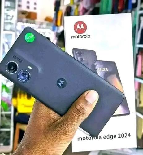 Motorola Edge 2024
📱 Écran incurvé 6,6