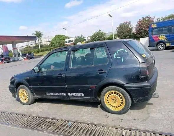 Golf type 3
Moteur essence 1.8L
Intérieur o ...