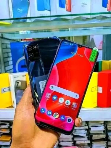 REALME V11S 5G -
Écran: 6.5
