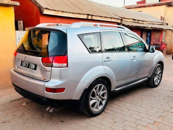 Citroën C-Cross 4wd / 07 places
Sortie conce ...