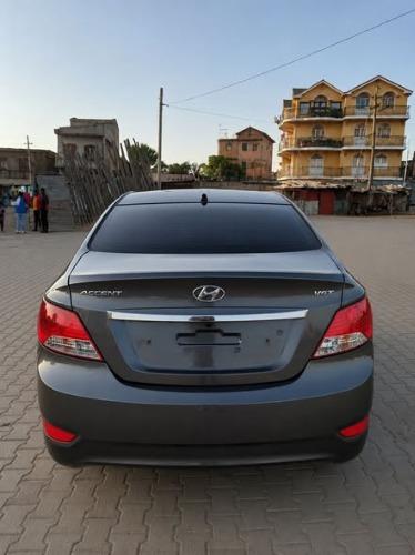 À vendre Hyundai accent  Full
 Numéro étrang ...