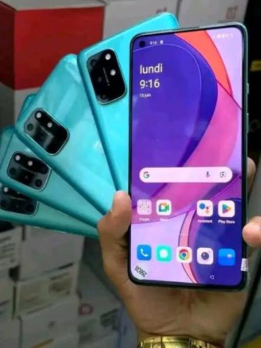 ONE PLUS 8T
? RAM : 12Go
? M?moire :  256Go ...