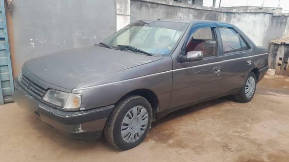 Amidy
Peugeot 405 
Diesel 1.9 xud
2 vitres ...