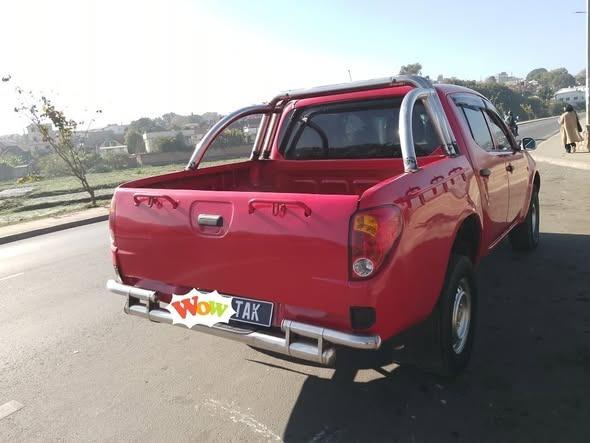 A VENDRE 
MITSUBISHI 4?4 
L200 Sportero 
M ...