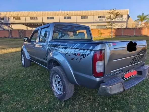 Mety atakalo,amidy
  Nissan np300,
 Diesel  ...