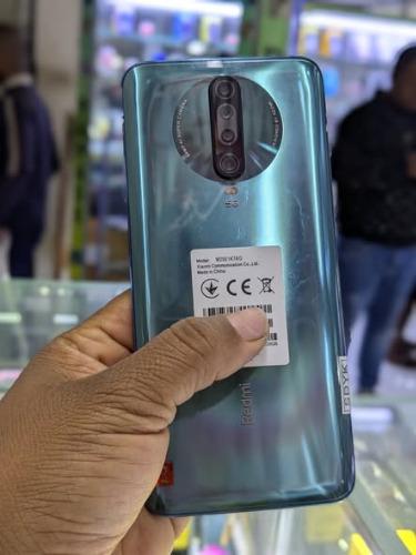 Xiaomi Redmi K30  5G
Ecran 6,3 Full HD+, ful ...