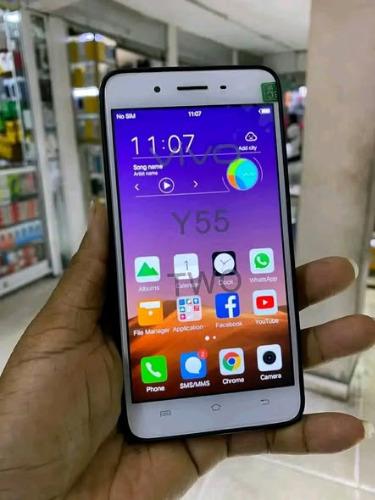 VIVO Y55 
RAM 3gb
memoire 32Gb
apn 13mpx 5 ...